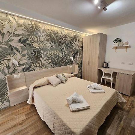 Zaffiro'S House Hotel Cefalu Exterior photo