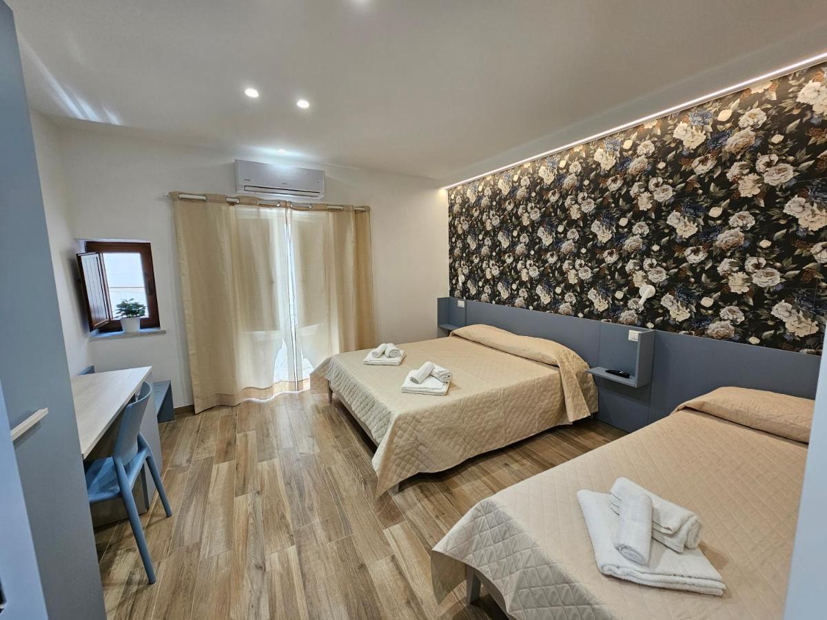 Zaffiro'S House Hotel Cefalu Exterior photo